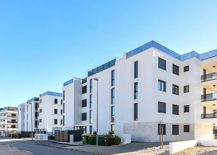 Modern Mediterranean Luxury شقة