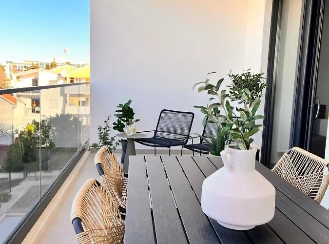 Modern Mediterranean Luxury شقة زادار